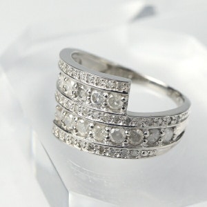 PT900 1.0ct ダイヤモンド ツイスト リング 指輪 プラチナ 天然 ダイヤ 華やか ゴージャス 太め 幅広 シンプル カジュアル 普段使い デイリー パーティー アクセサリー 誕生日 レディ