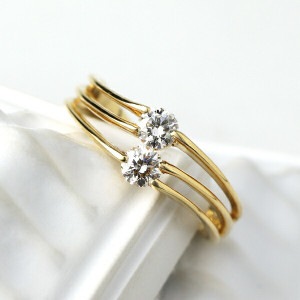 K18 二粒 ダイヤモンド 3連 ゴールド ライン リング 指輪 18金 18k 天然 ダイヤ 0.3カラット シンプル 上品 華やか 華奢 繊細 細身 普段使い アクセサリー 誕生日 レディース 女