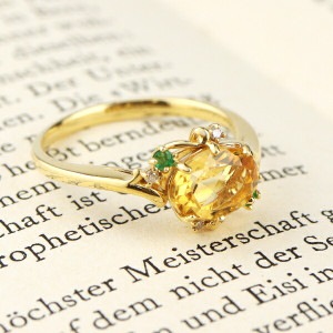 K18 大粒 シトリン リング 指輪 エメラルド ダイヤモンド 天然石 18金 18k ゴールド オーバル 誕生石 11月 華やか 可愛い かわいい 繊細 豪華 パーティー 普段使い アクセサリー 誕