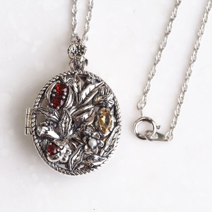 ウィリアム・モリス 柘榴あるいは果実 ロケット ペンダント ペンダントトップ (チェーンなし) ネックレス トップ ヘッド シルバー 925 銀細工 装飾 彫刻 繊細 芸術 美術 アート 植物 果実 