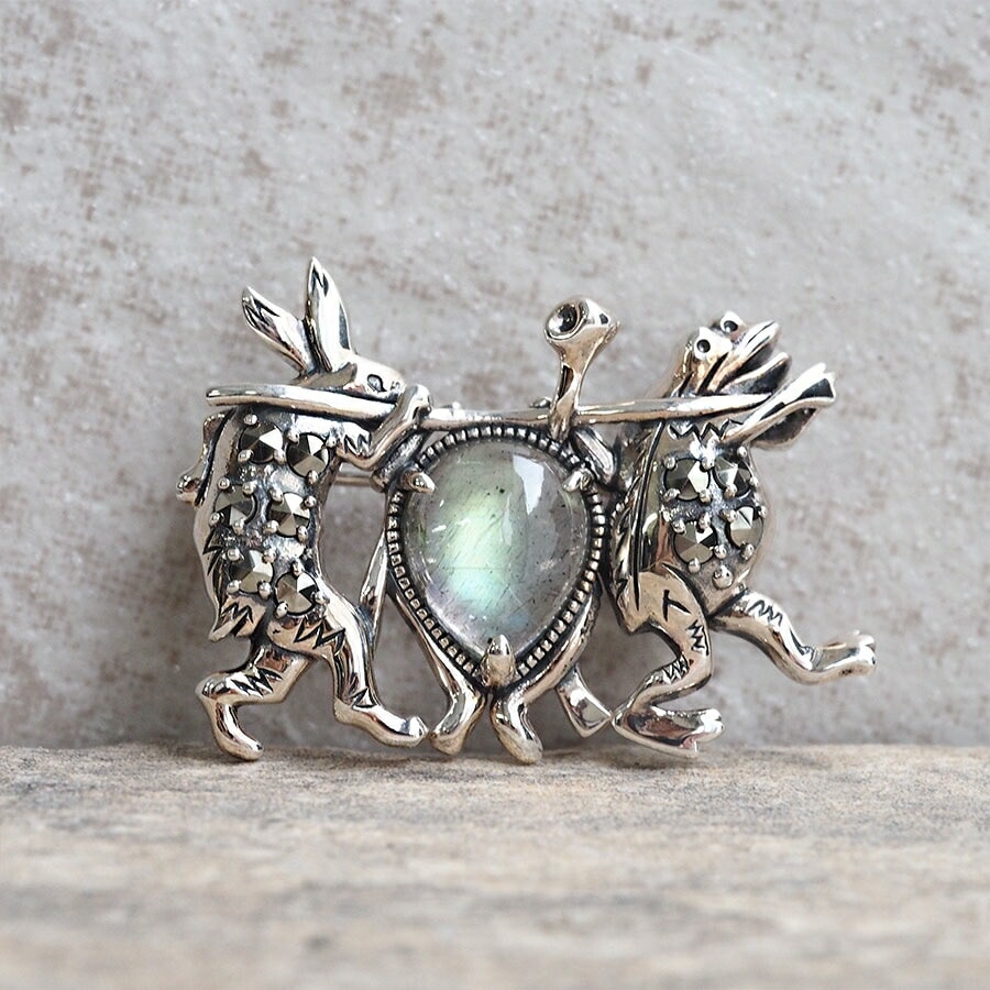 鳥獣戯画 宴会の準備 うさぎ 蛙 ブローチ シルバー ラブラドライト 925