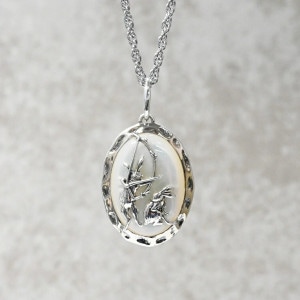 鳥獣戯画 賭弓 うさぎ ペンダントトップ (チェーンなし) ネックレス ペンダント トップ ヘッド シルバー 白蝶貝 925 兎 弓矢 勝負 銀細工 装飾 彫刻 繊細 芸術 美術 日本画 国宝 アート