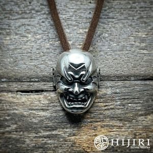 �� HIJIRI �� �����ߤ��̤Υڥ����� Noh mask ��Shikami�� pendant �ͥå��쥹 ǽ�� ���� ����С� ���������꡼ �֥��� ��� ���� ��� �� ö�� ��ǰ�� ������ �ץ쥼��� �͵� �������