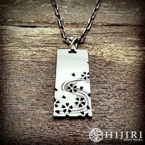 �� HIJIRI ��ή��˺��� Ʃ����Ħ�� �ڥ����� Kimono pattern pendant �� Cherry blossoms floating on the surface of the water�� �ͥå��쥹 �� ������ �ץ졼�� ����С� ���������꡼ �֥��� ��� ���� ��� �� ö�� ��ǰ�� ������ �ץ쥼��� �͵� �������