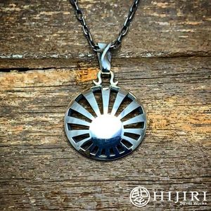 �� HIJIRI ���ۤΥͥå��쥹 Necklace of Rising sun �ڥ����� ���� ����С� ���������꡼ �֥��� ��� ���� ��� �� ö�� ��ǰ�� ������ �ץ쥼��� �͵� �������