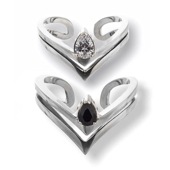 ≪Artemis Kings/アルテミスキングス≫ティアドロップVリングBK＆CL　AKR0055　AKR0054