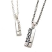 ≪DAgDART/ダグダート≫【Prece】選べる誕生石　アラベスク シルバーペアペンダント