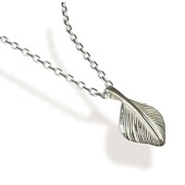 ≪DAgDART/ダグダート≫ハートフェザーペンダントトップ 