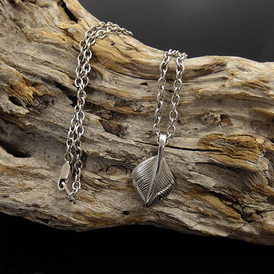 ≪DAgDART/ダグダート≫ハートフェザーペンダントトップ 