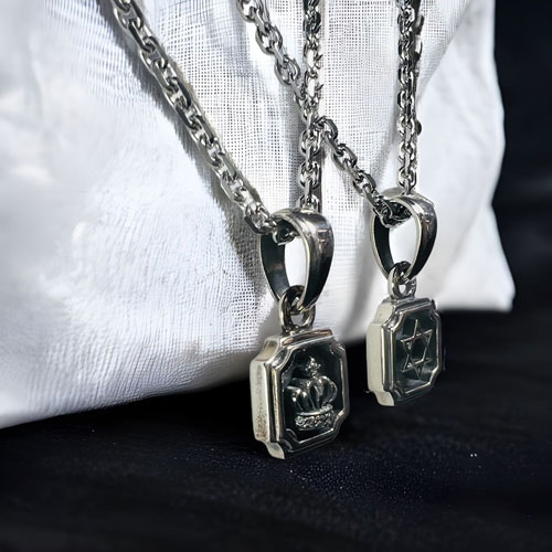 ≪FatimaDesign/ファティマデザイン≫ミニプレート・クラウン　ペンダント/チェーン付き