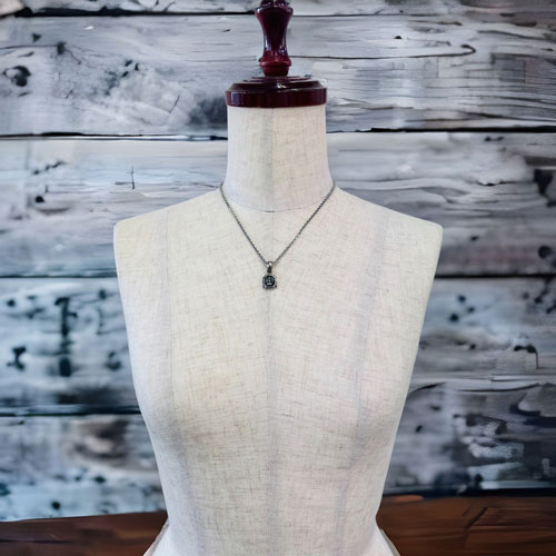 ≪FatimaDesign/ファティマデザイン≫ミニプレート・クラウン　ペンダント/チェーン付き