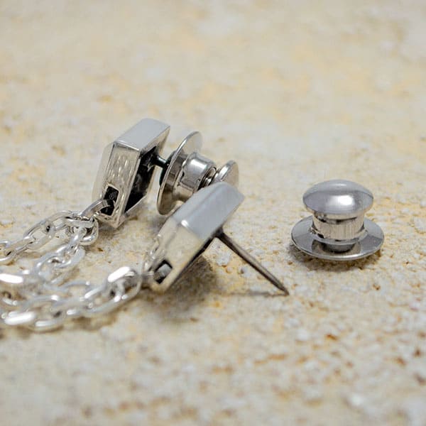 ≪DAgDART/ダグダート≫【Glass】ブラックキュービックジルコニア チェーンラペルピン