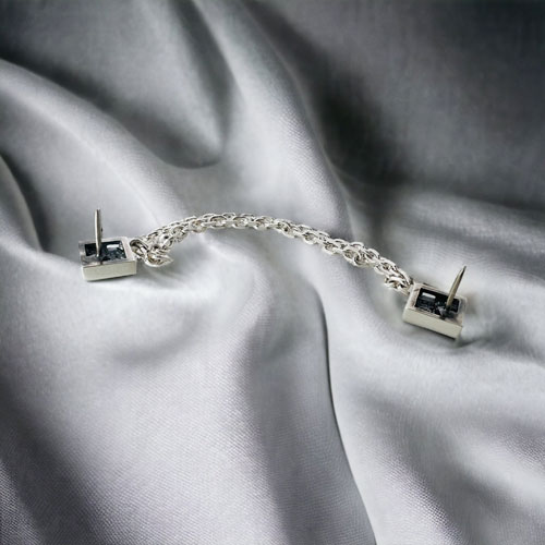 ≪DAgDART/ダグダート≫【Glass】ブラックキュービックジルコニア チェーンラペルピン