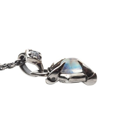 ≪Artemis Classic/アルテミスクラシック≫ムーンストーンクローペンダント　ACP0332