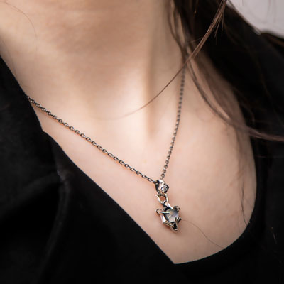 ≪Artemis Classic/アルテミスクラシック≫ムーンストーンクローペンダント　ACP0332