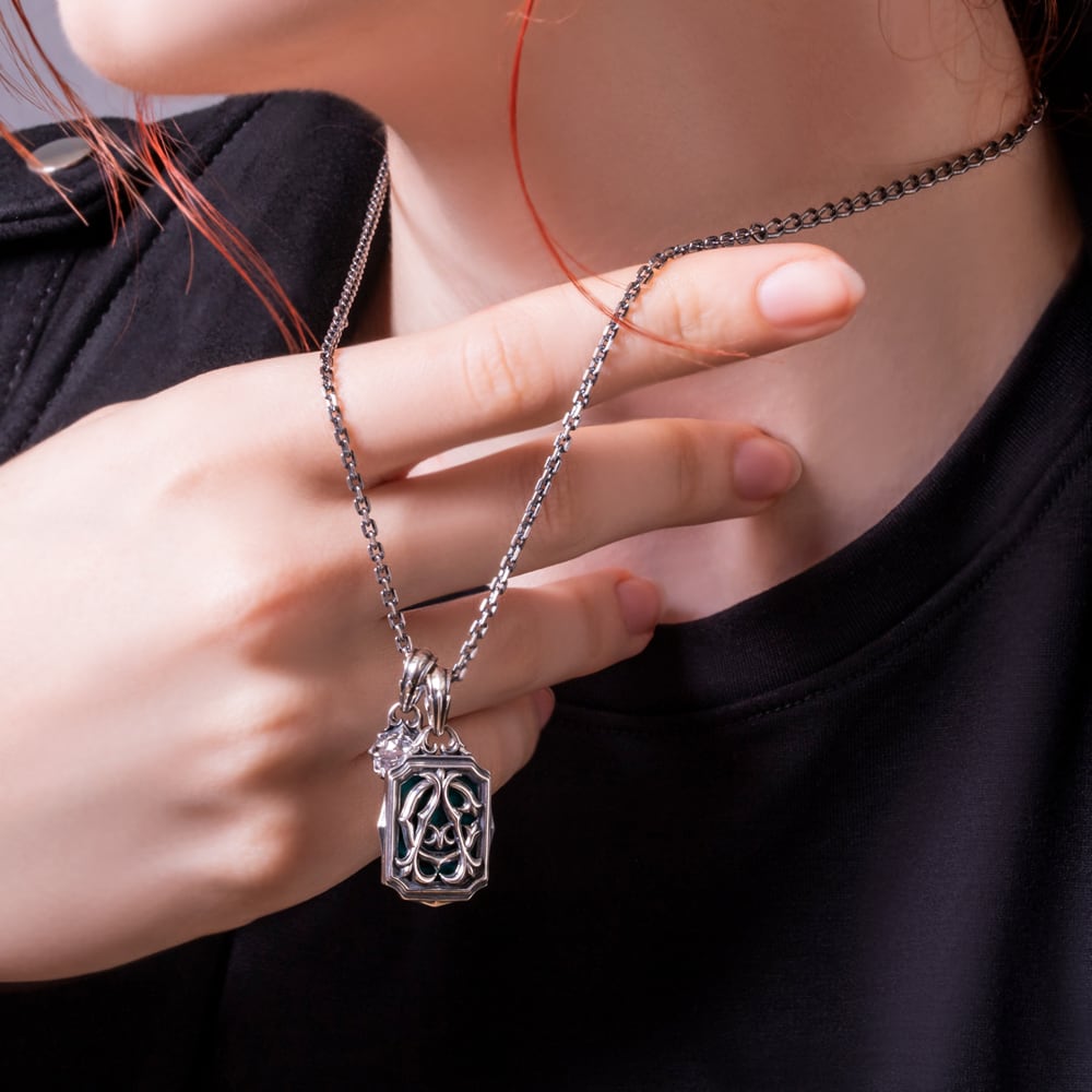 ≪Artemis Classic/アルテミスクラシック≫ダブルモノグラムペンダント