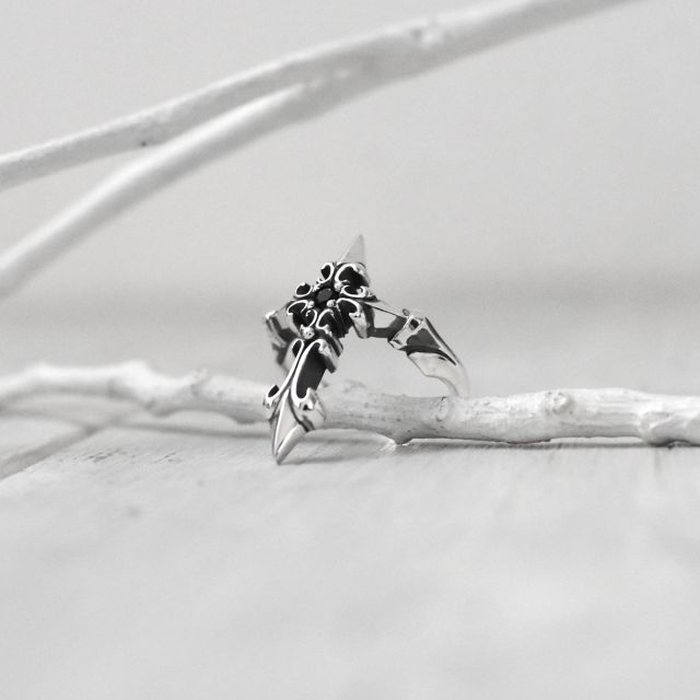 ≪cooldust≫thistle cross ring