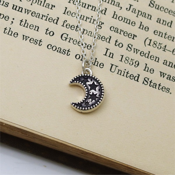 ≪DAgDART/ダグダート≫名入れ刻印&選べる誕生石　月 シルバーペンダント /刻印可能