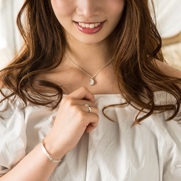 ≪DAgDART/ダグダート≫名入れ刻印&選べる誕生石　月 シルバーペンダント /刻印可能