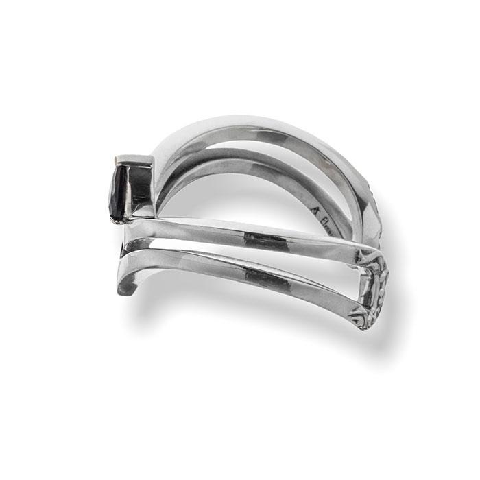 ≪Artemis Kings/アルテミスキングス≫ティアドロップVリングBK　AKR0055