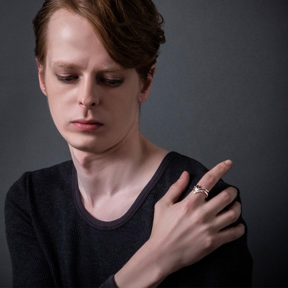 ≪Artemis Kings/アルテミスキングス≫ティアドロップVリングBK　AKR0055