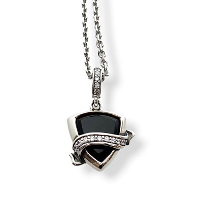 ≪FatimaDesign/ファティマデザイン≫サン・シュエール　デルタペンダントBK(チェーン付)