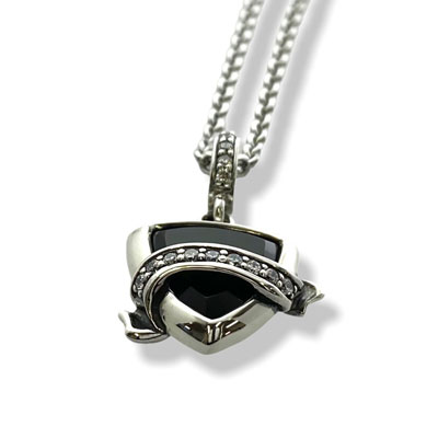 ≪FatimaDesign/ファティマデザイン≫サン・シュエール　デルタペンダントBK(チェーン付)