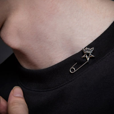 ≪Artemis Kings/アルテミスキングス≫王冠五芒星セーフティピン 安全ピン