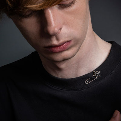 ≪Artemis Kings/アルテミスキングス≫王冠五芒星セーフティピン 安全ピン