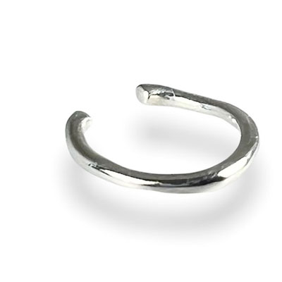 ≪SERASTINY -petit- / セラスティニー ペティ≫warp　イヤカフ　シルバー　SSP-3-SV