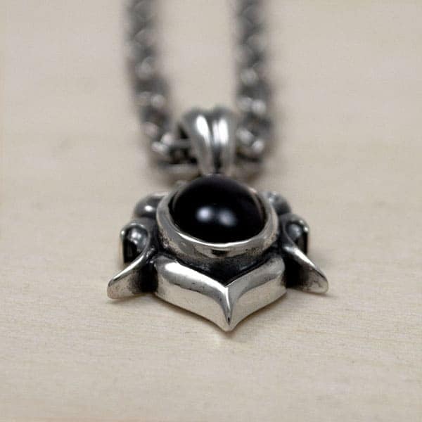 ≪DAgDART/ダグダート≫【ARCO FRECCIA】花冠モチーフ ダイオプサイト×シルバーペンダント 