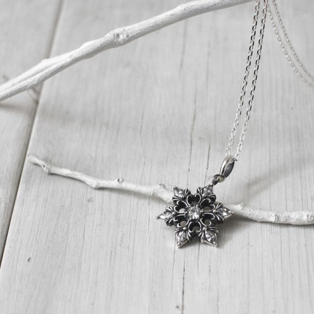 ≪cooldust≫- snow crystal pendant -