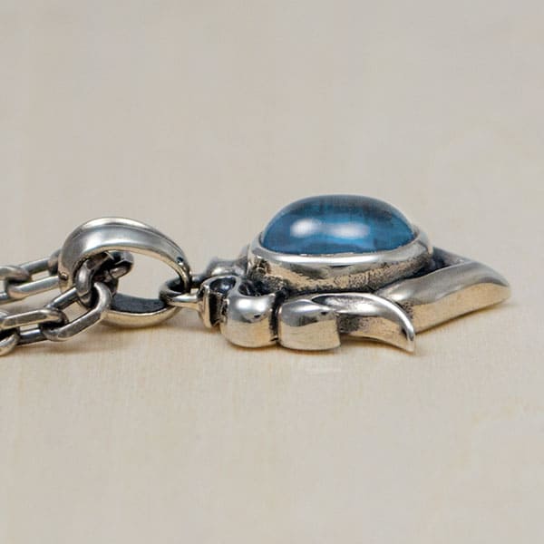 ≪DAgDART/ダグダート≫【ARCO FRECCIA】花冠モチーフ ブルートパーズ×シルバーペンダント 