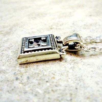 ≪Ark/アーク ≫ square birth stone flame/ARKN-0031CZSV