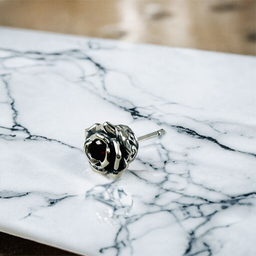 ≪Artemis Kings/アルテミスキングス≫クリムゾンローズスタッド/片耳分 