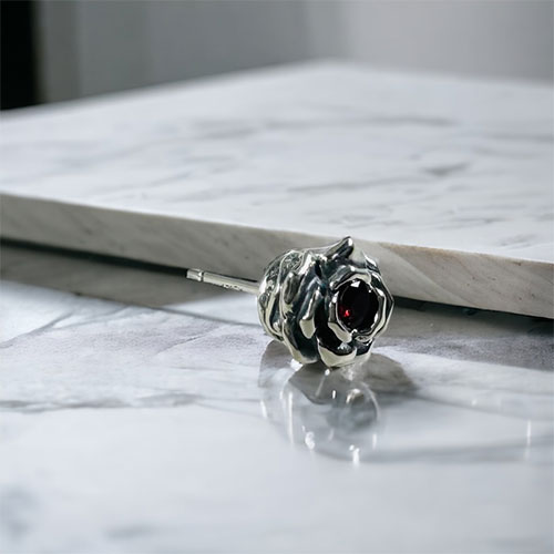 ≪Artemis Kings/アルテミスキングス≫クリムゾンローズスタッド/片耳分 