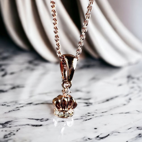 ≪FatimaDesign/ファティマデザイン≫クラウン・チャームPKペンダント (チェーン付)