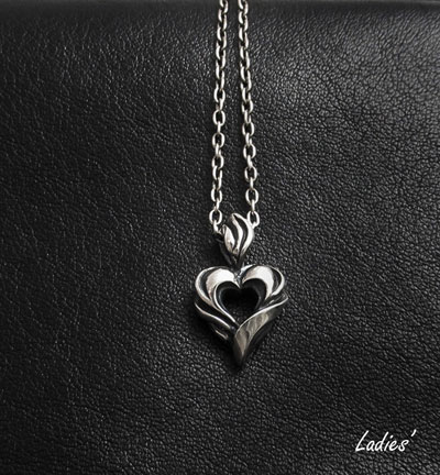 ≪DAgDART/ダグダート≫名入れハートシルバーペンダント(レディース) 