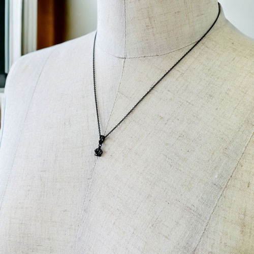 ≪FatimaDesign/ファティマデザイン≫クラウン・チャームBKペンダント (チェーン付)