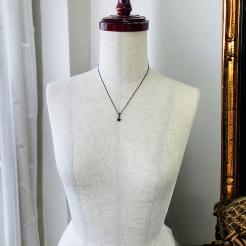 ≪FatimaDesign/ファティマデザイン≫クラウン・チャームBKペンダント (チェーン付)