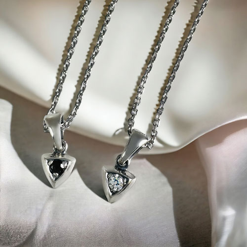 ≪FatimaDesign/ファティマデザイン≫デルタ・チャームペンダント　クリア (チェーン付)