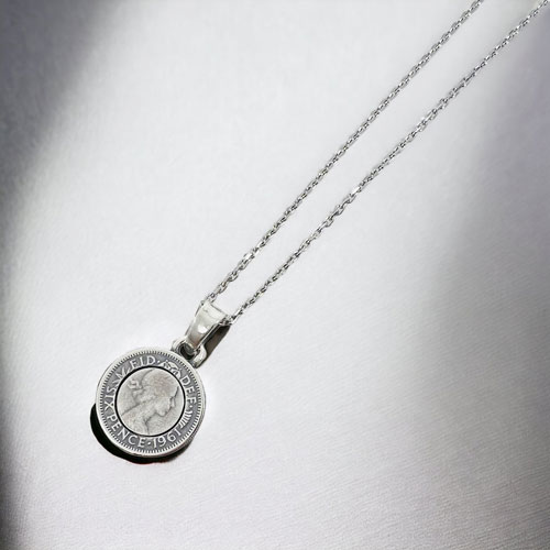 ≪AQUA SILVER/アクアシルバー≫幸せのシックスペンスコイン・リボルブネックレス