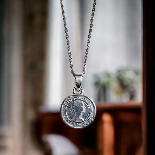 ≪AQUA SILVER/アクアシルバー≫幸せのシックスペンスコイン・リボルブネックレス