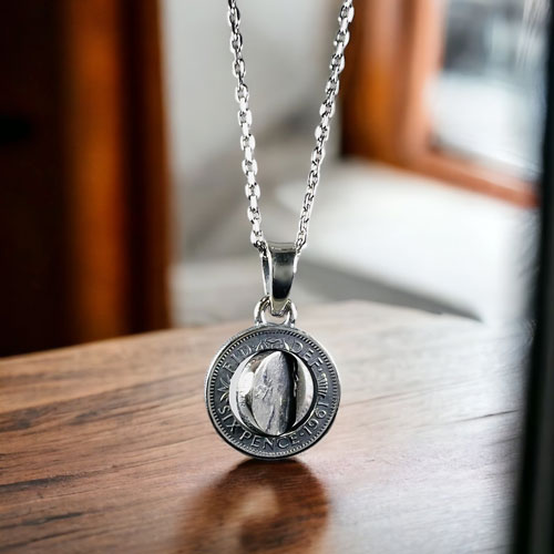 ≪AQUA SILVER/アクアシルバー≫幸せのシックスペンスコイン・リボルブネックレス