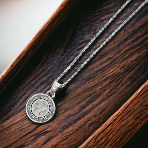 ≪AQUA SILVER/アクアシルバー≫幸せのシックスペンスコイン・リボルブネックレス