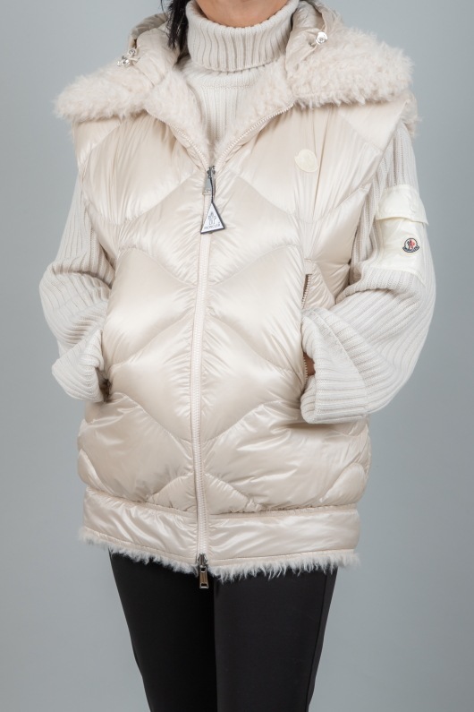 Moncler モンクレール Achard アチャード リバーシブル ダウンベスト レディース 22 23年秋冬新作 送料無料 Moncler モンクレール Fall Winter 22 23 Fall Winter Moncler レディース モンクレール ダウンベスト ダウンベスト 心斎橋銀座屋 Moncler モンクレール Achard アチャード リバーシブル ダウンベスト レディース 22 23年秋冬新作 送料無料 Moncler モンクレール Fall Winter 22 23 Fall Winter Moncler レディース モンクレール ダウンベスト ダウンベスト 心斎橋銀座屋