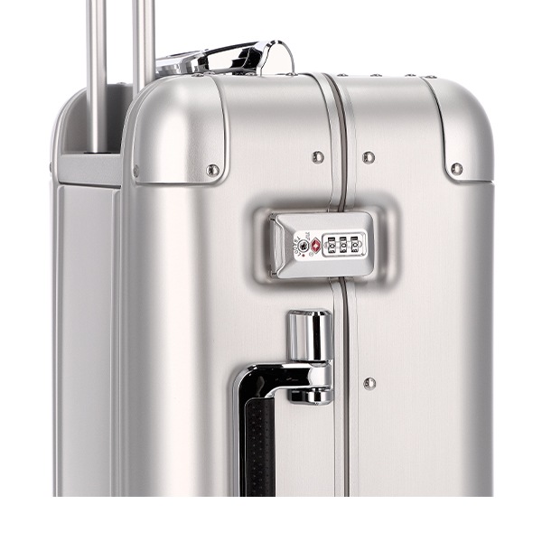 【美品】ゼロハリバートン　インターナショナルキャリーオン 33L アルミ 美品】ゼロハリバートン インターナショナルキャリーオン 33L アルミ