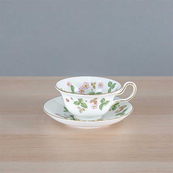 �����å����å� WEDGWOOD �ƥ������å�&�������� �磻��ɥ��ȥ��٥꡼ ����Ȣ���� �ƥ������å� �����ҡ����å� ���� ���� ���� ���ȥ�꡼ ���å��� ������� �֥��� 1053287 Wild Strawberry TEACUP & SAUCER ��