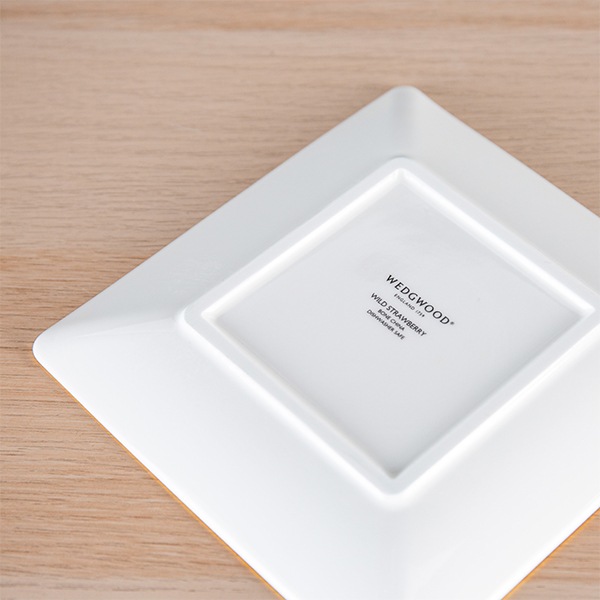 �����å����å� WEDGWOOD ���������ȥ쥤 �磻��ɥ��ȥ��٥꡼ ���� �� ����Ȣ���� ���� ������ �ѻ� ��껮 ���� �ץ졼�� ���å��� ������� �֥��� 1061265 Wild Strawberry SQUARE TRAY ��