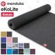 �襬�ޥå� �ޥ�ɥ��� Manduka 4mm �����饤�� eKO Lite Mat 1330 �ԥ�ƥ��� �ۥåȥ襬 ���ȥ�å� ŷ������ �襬 �ޥå� ����å� ��